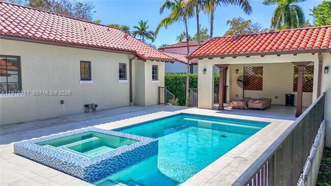 Building Photo - 519 Alhambra Cir