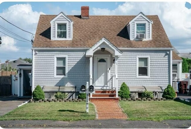 Primary Photo - 165 Charger St