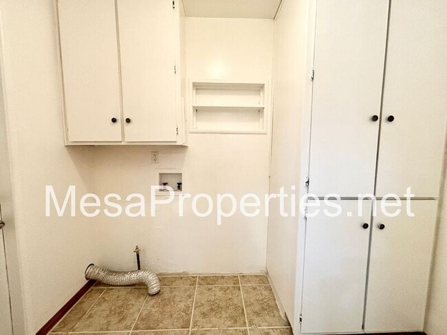 Building Photo - 17571 Deodar Ave