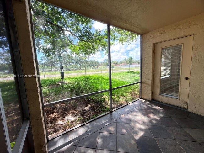 Building Photo - 1025 Coral Club Dr
