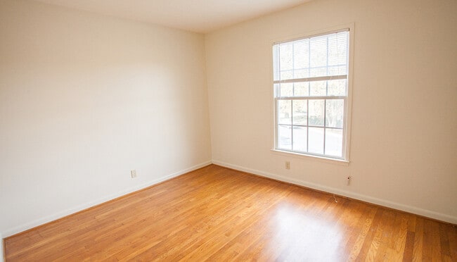 Building Photo - 959 Donaghe St