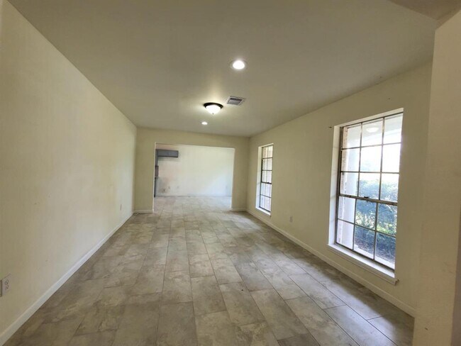 Building Photo - 22019 Kenchester Dr