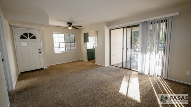 Building Photo - Bright Upgraded Condo w/ Quartz Kitchen, Covered Parking, Pool & Spa