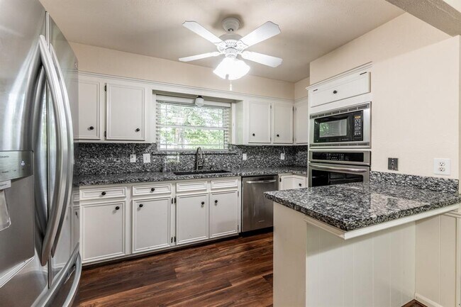 Building Photo - 1006 Amesbury Ct