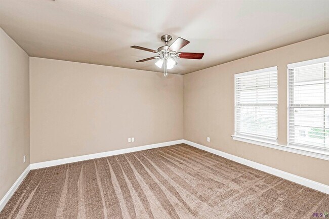 Building Photo - 18177 Pinehurst Dr