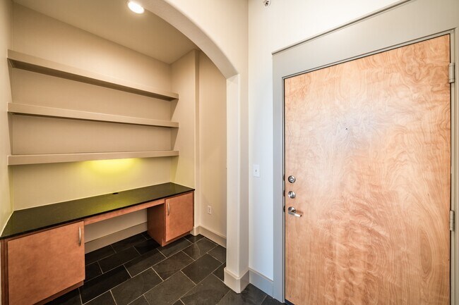 Building Photo - 1901 Post Oak Blvd