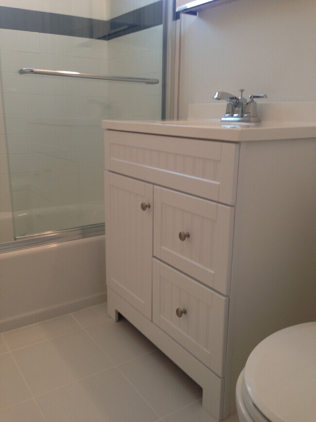 Building Photo - 128 S Hayworth Ave