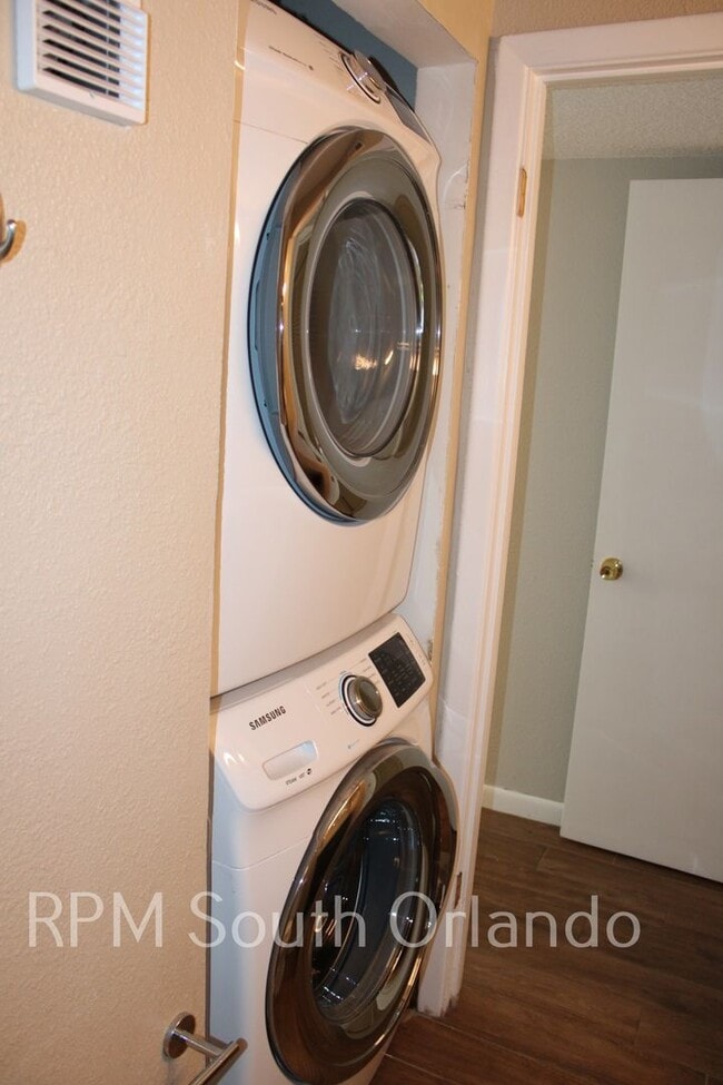 Building Photo - Two bed and Two bath Condo by Mall of Mill...