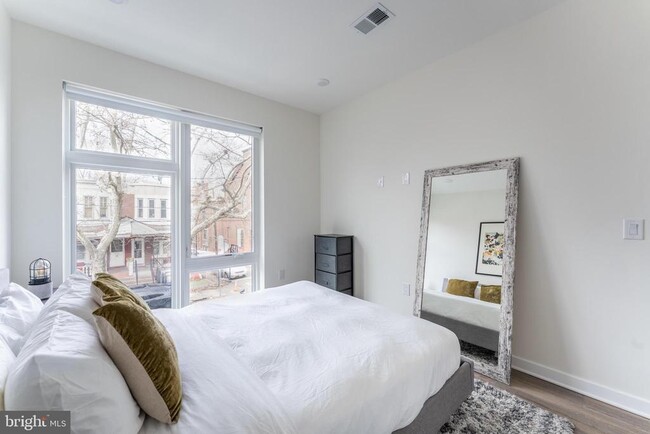 Building Photo - 521 N 41st St