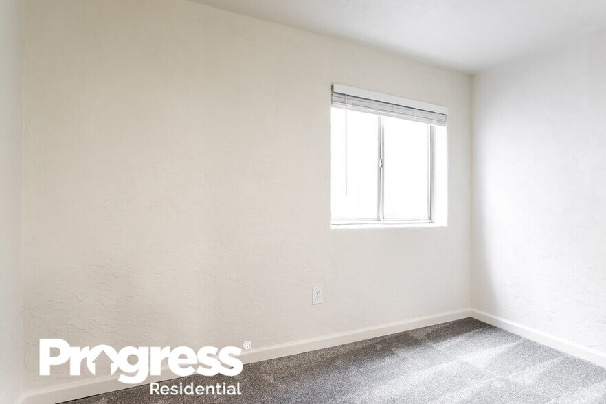 Building Photo - 8480 S Upham Way