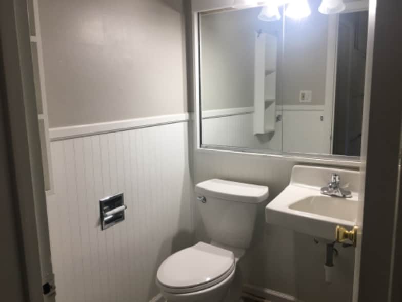 Building Photo - 703 Carriage Ct