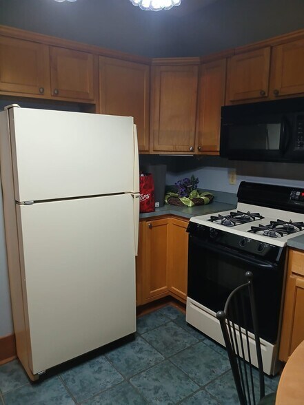 Building Photo - 315 Boyden St