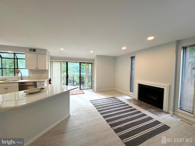 Building Photo - 104 Sayre Dr