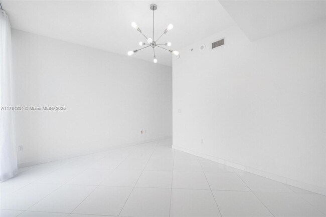 Building Photo - 2020 N Bayshore Dr