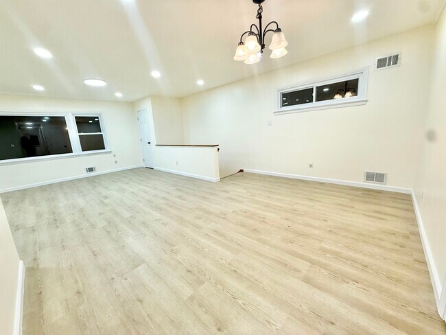 Building Photo - 588 Avenue A