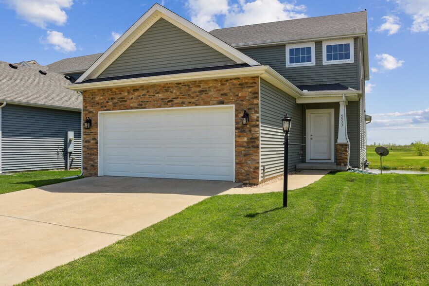 Primary Photo - 4533 Nicklaus Dr