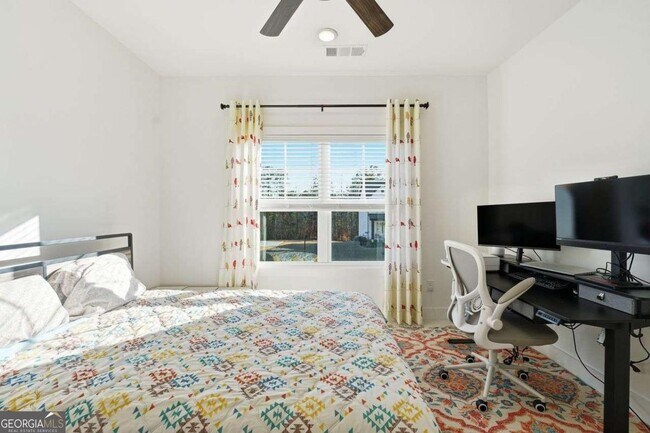 Building Photo - 415 Oakleigh Ave