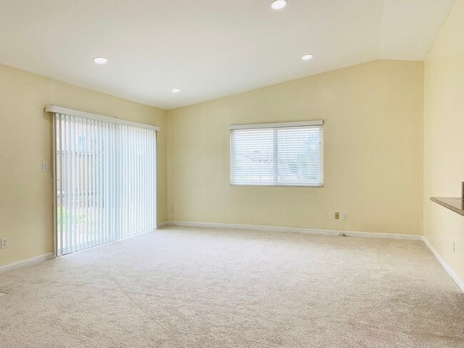 Building Photo - BEAUTIFUL AND SPACIOUS 3BD/2BA HOME IN CLAIREMONT! ONLY $4,295/mo! - Available September