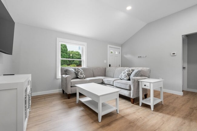 Building Photo - Newly renovated Winter Rental between Long Beach and Good Harbor!
