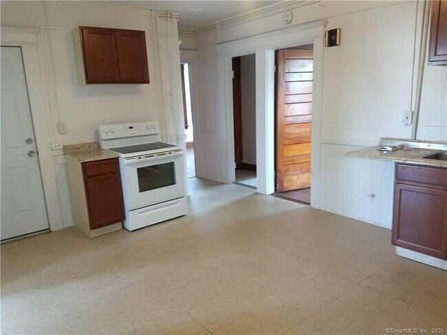 Building Photo - 206-208 Lounsbury St