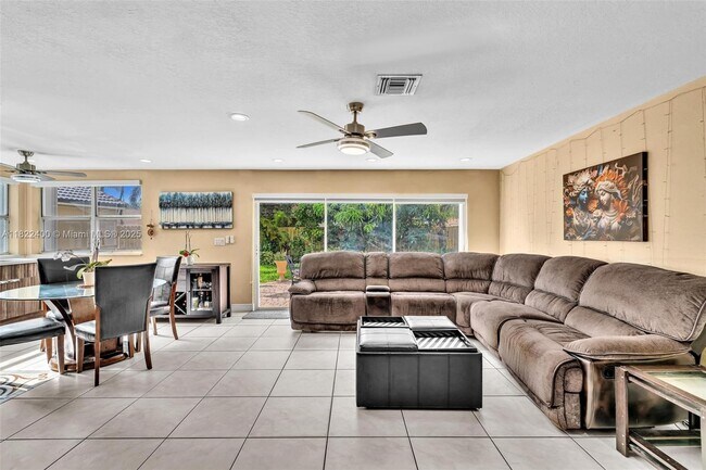 Building Photo - 16408 Sapphire Pl