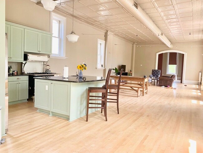 Primary Photo - 1001 North Dr. Martin Luther King Jr. Drive