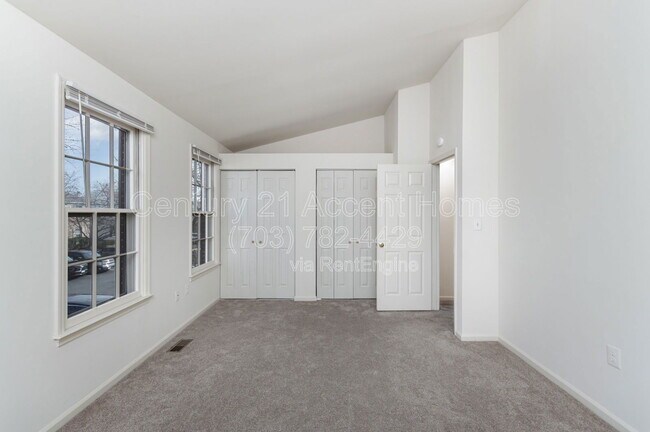 Building Photo - 6143 Summer Park Ln