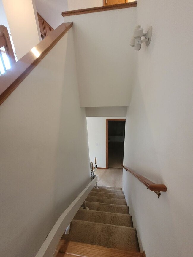 Building Photo - Charming Split-level 4 Bedroom Home - E Mc...