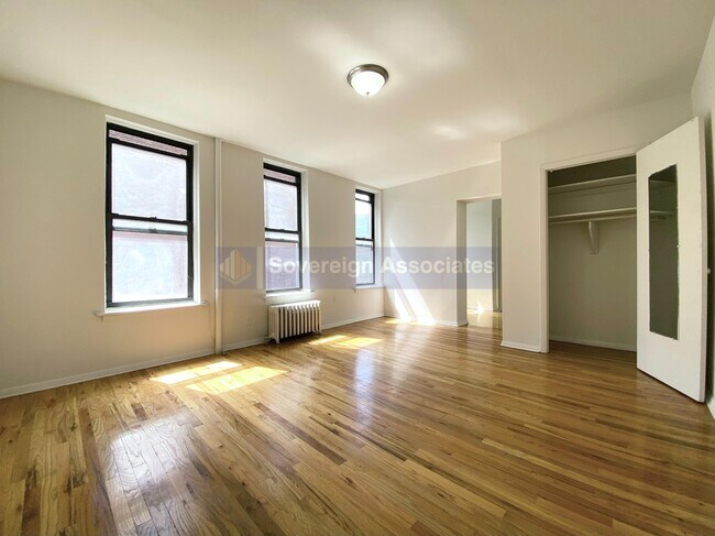 Building Photo - 401 E 68th St
