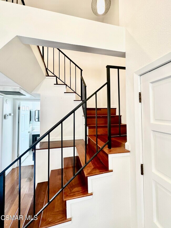 Building Photo - 1118 E Palmer Ave