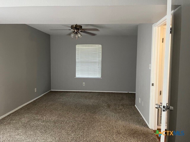 Building Photo - 1306 Carnation Ln