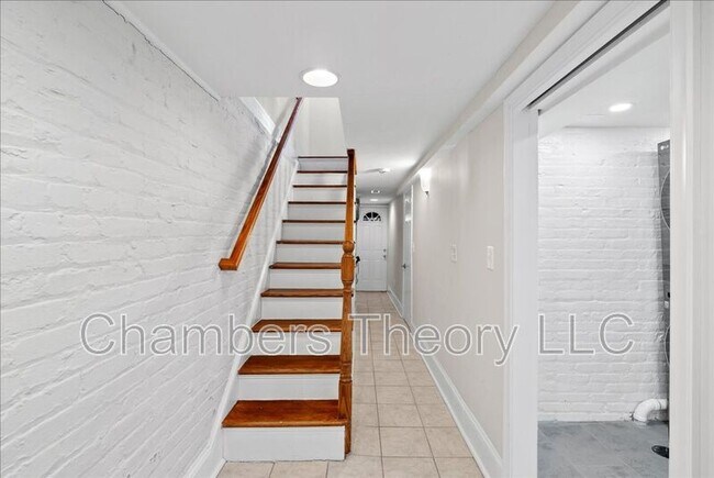 Building Photo - 619 Orleans Pl NE