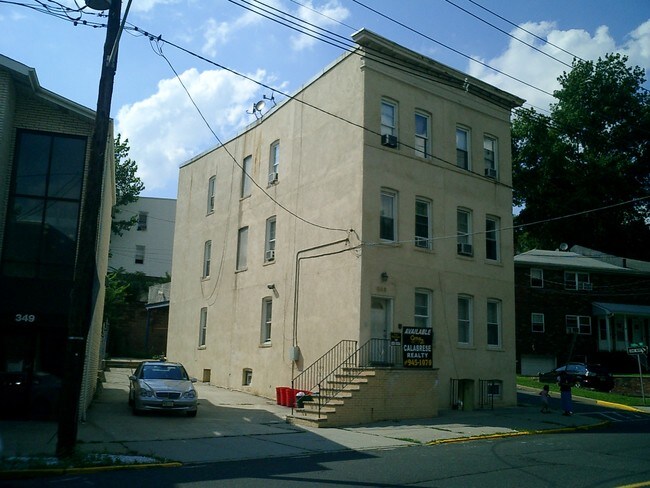 Building Photo - 353 Gorge Rd