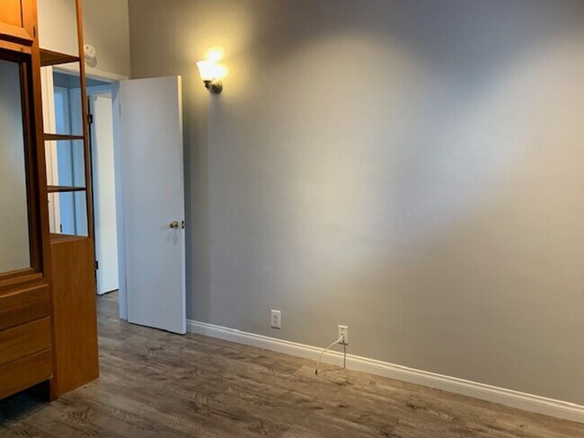 Building Photo - Silverstrand | Oxnard | Newly Renovated 2 Bed + 2 Bath | Office Space!