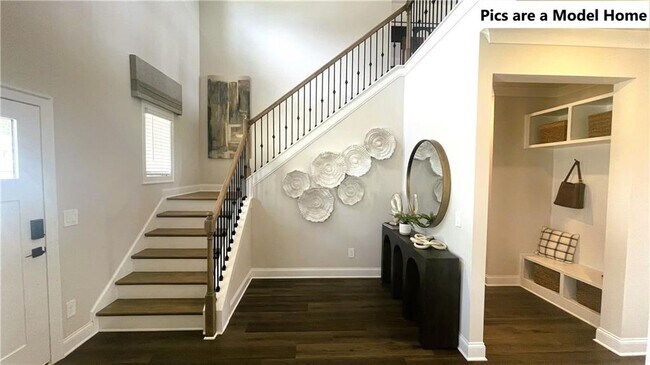 Building Photo - 3237 Madeira Dr