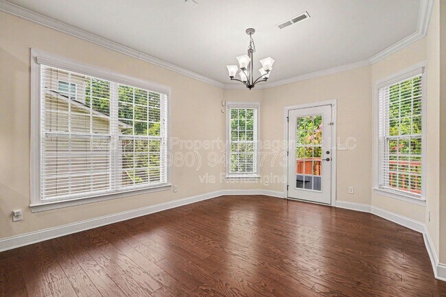 Building Photo - 655 Brookhaven Dr