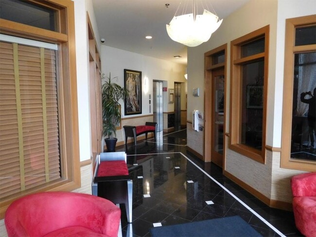 Building Photo - 2 bedroom in Seattle WA 98122