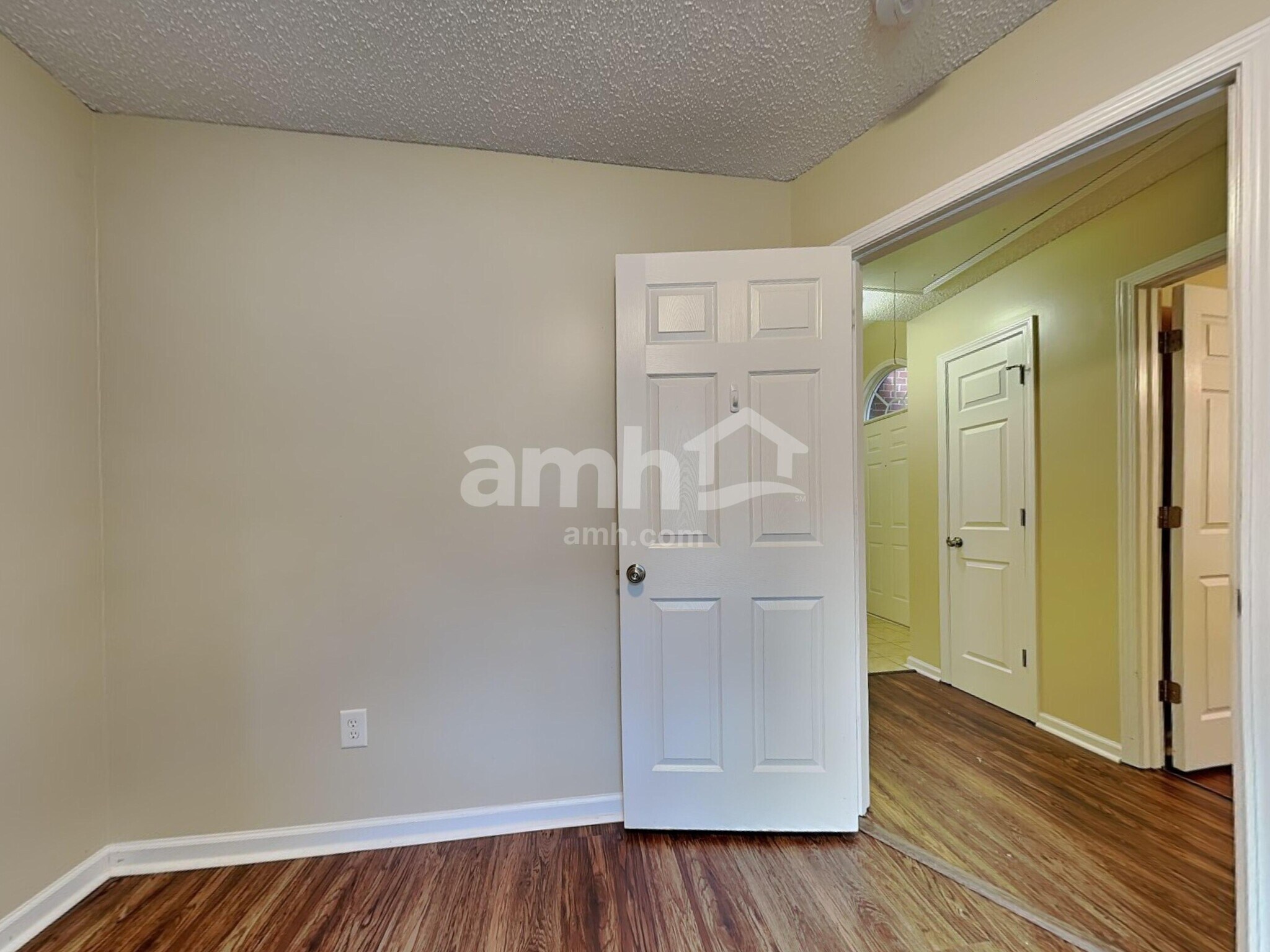 Building Photo - 505 Dresler Rd