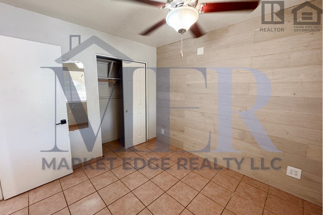 Building Photo - 4Bed/3Bath House at Broadway/Mill Ave! $199 MOVE-IN SPECIAL! Ready for Immediate Move-In! -- RV GATE