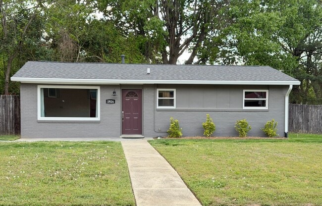 Building Photo - 1924 Hadley Rd