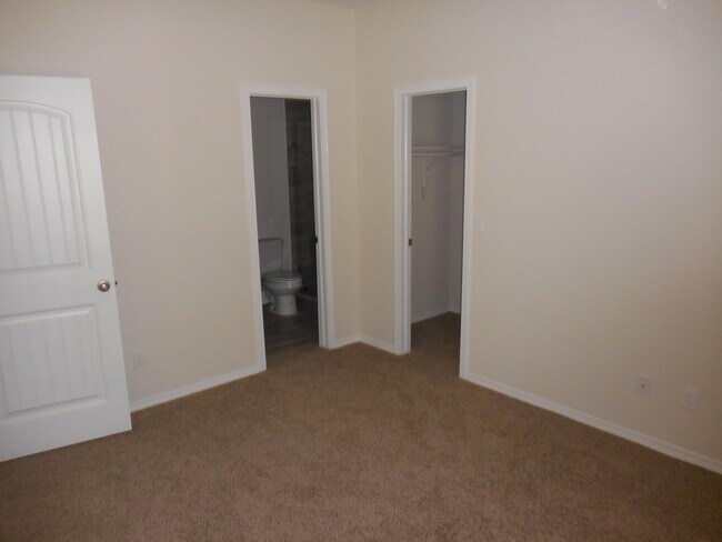 Building Photo - 1100 Summer Night Pl