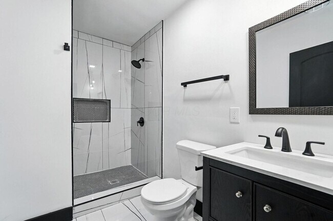 Building Photo - 887-889-889 E Livingston Ave