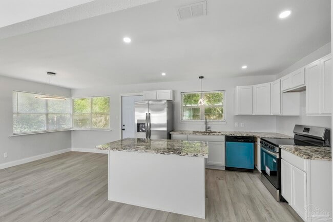 Building Photo - 1029 Kearny Dr