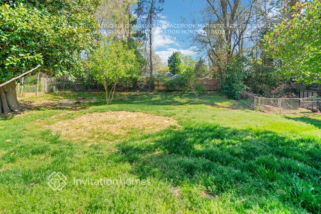 Building Photo - 7112 David Ave