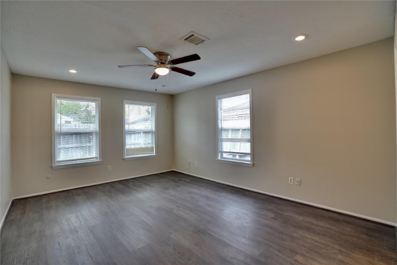 Building Photo - 10811 Sugar Hill Dr
