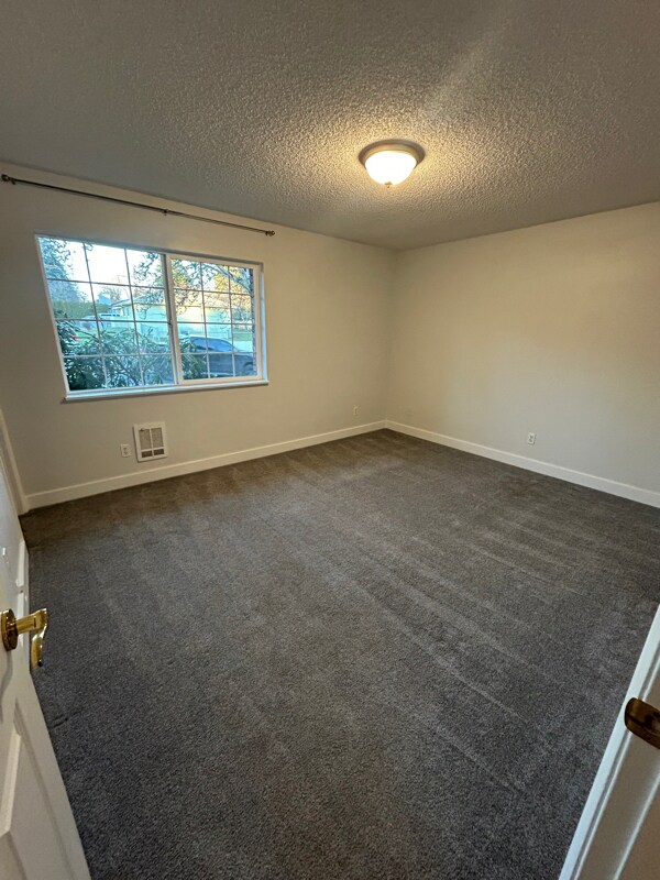 Building Photo - 740-750 W Powell Blvd