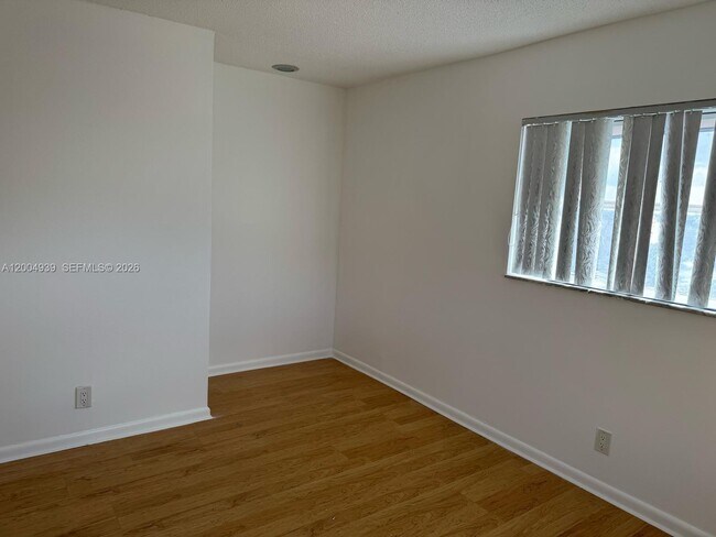 Building Photo - 1880 N Congress Ave