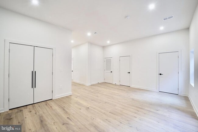 Building Photo - 1329 Connecticut Ave NW