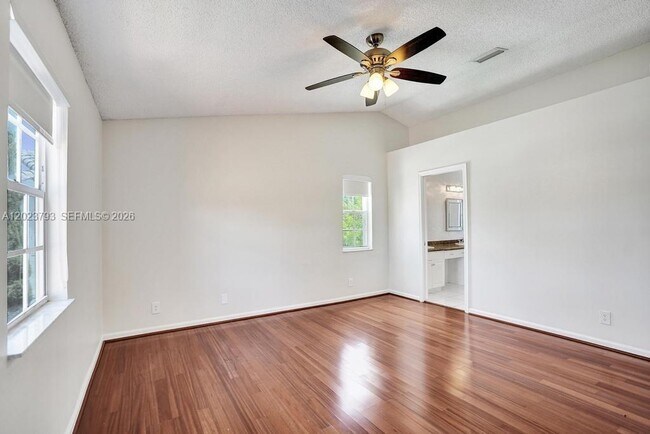 Building Photo - 21461 Sawmill Ct