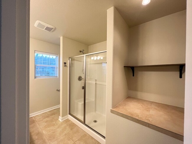 Building Photo - Beautiful 4 Bed, 2.5 Bath Home with Two Car Garage!